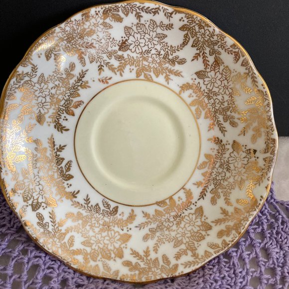 Colclough Genuine Bone China Made in England Gold Floral Tea Cup and Saucer - Picture 7 of 8